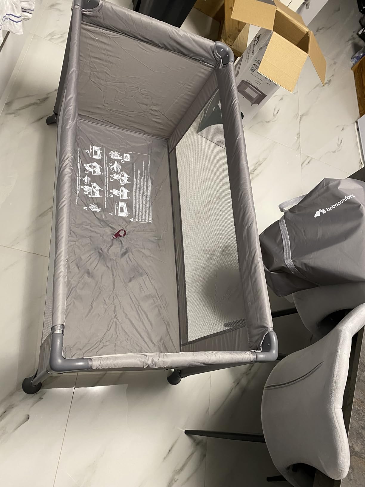 Bebé Confort Sweet Dreams lettino viaggio Mineral Graphite con finestra