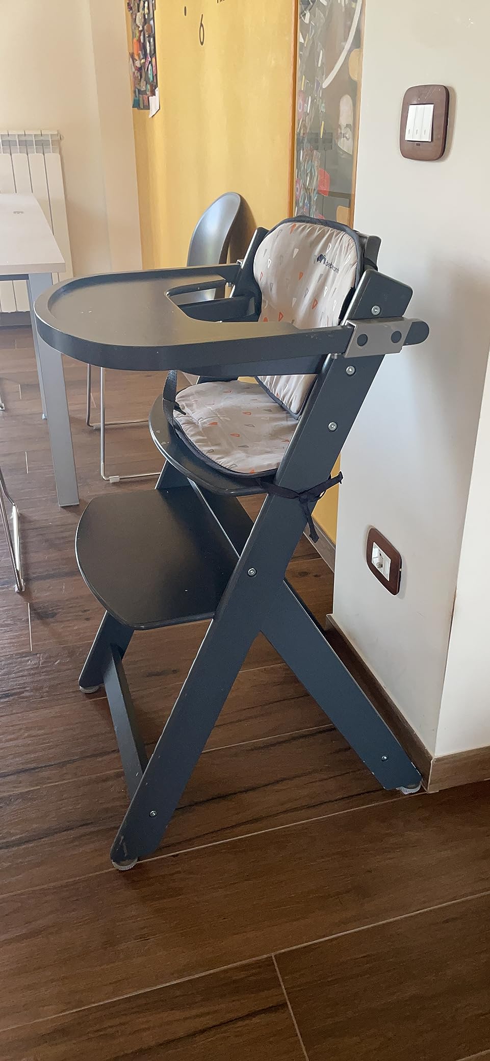 Bebé Confort Timba seggiolone in legno Warm Gray con cuscino