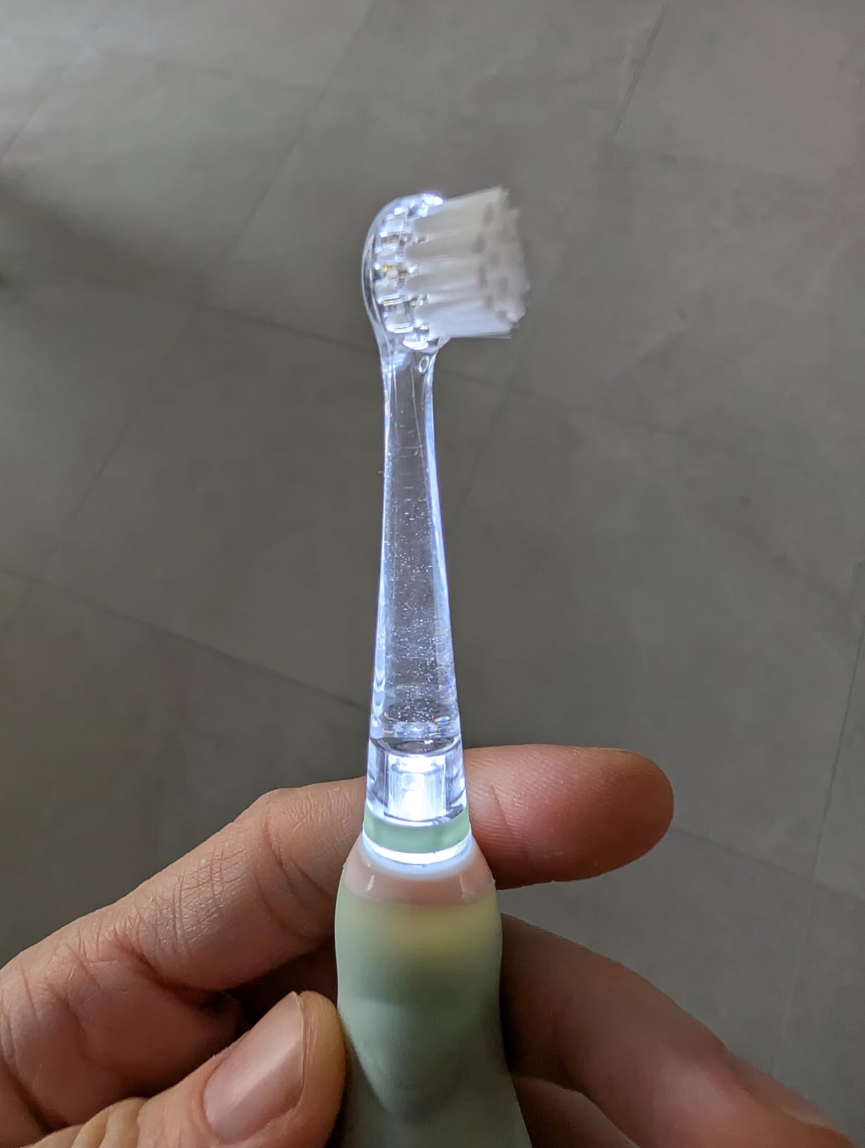 Bebé Confort spazzolino elettrico bambini 18 mesi 8 testine
