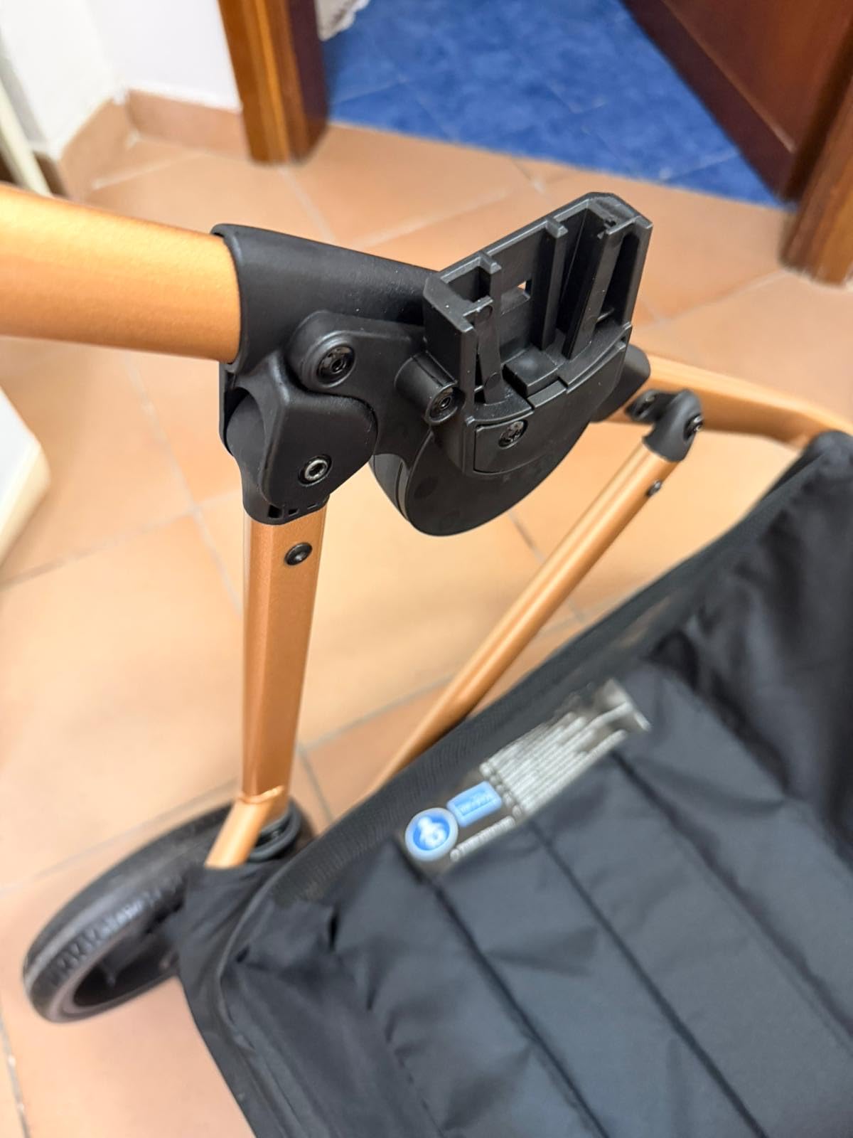 Bebé Confort Zaria Trio passeggino 3 in 1 nero oro i-Size