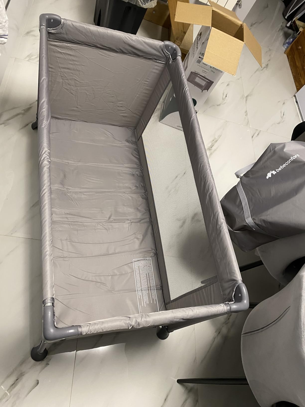 Bebé Confort Sweet Dreams lettino viaggio Mineral Graphite con finestra
