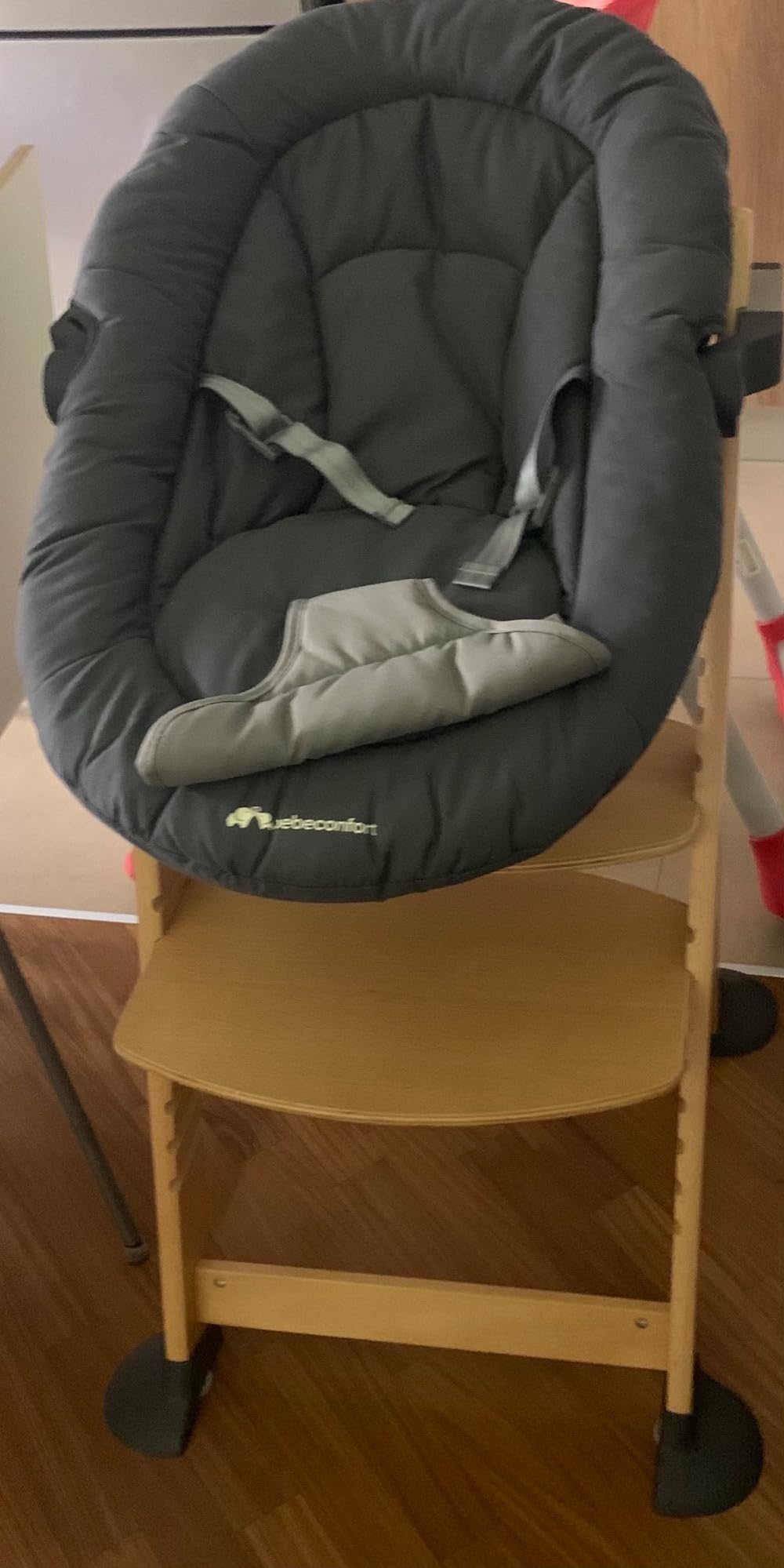 Bebé Confort Timba seggiolone in legno Warm Gray con cuscino