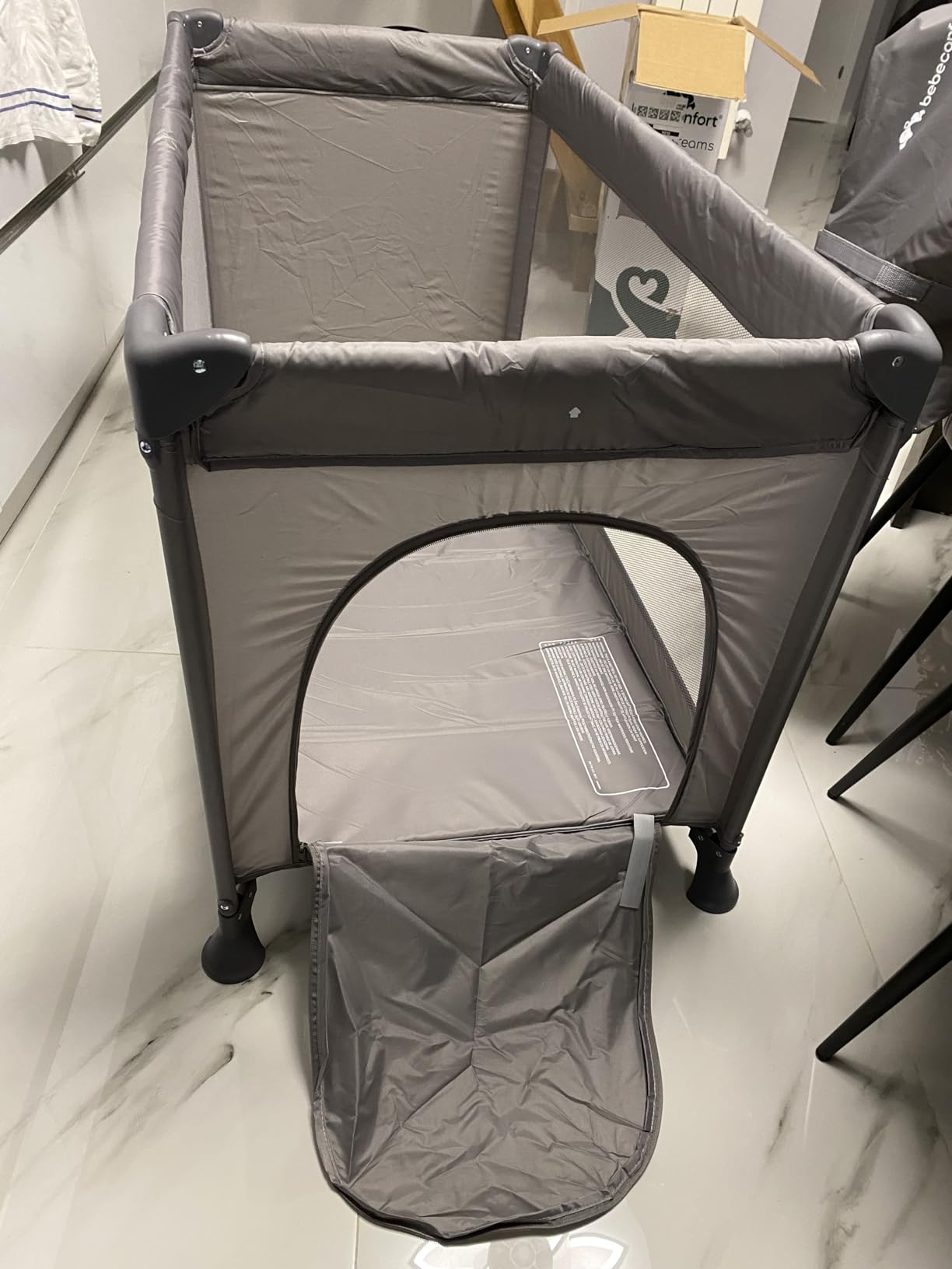 Bebé Confort Sweet Dreams lettino viaggio Mineral Graphite con finestra