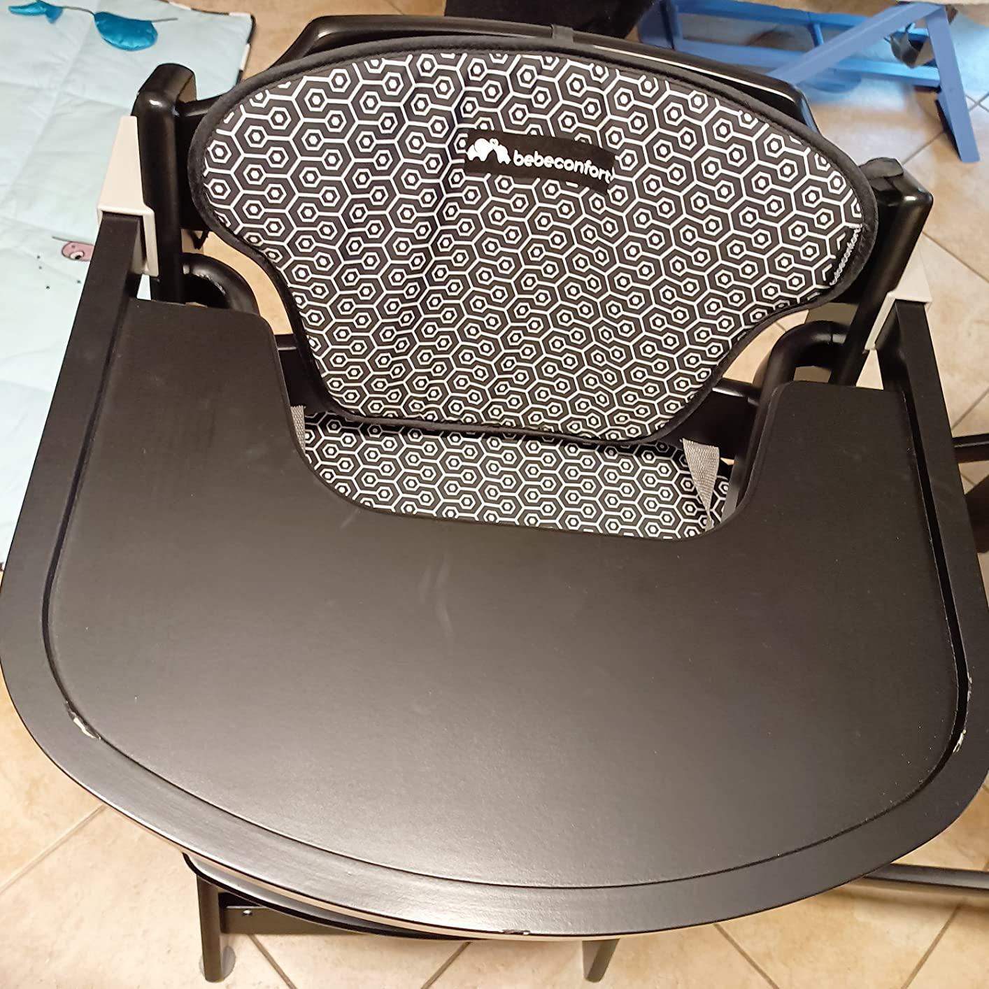 Bebé Confort Timba + Cuscino seggiolone legno Nero Geometrico