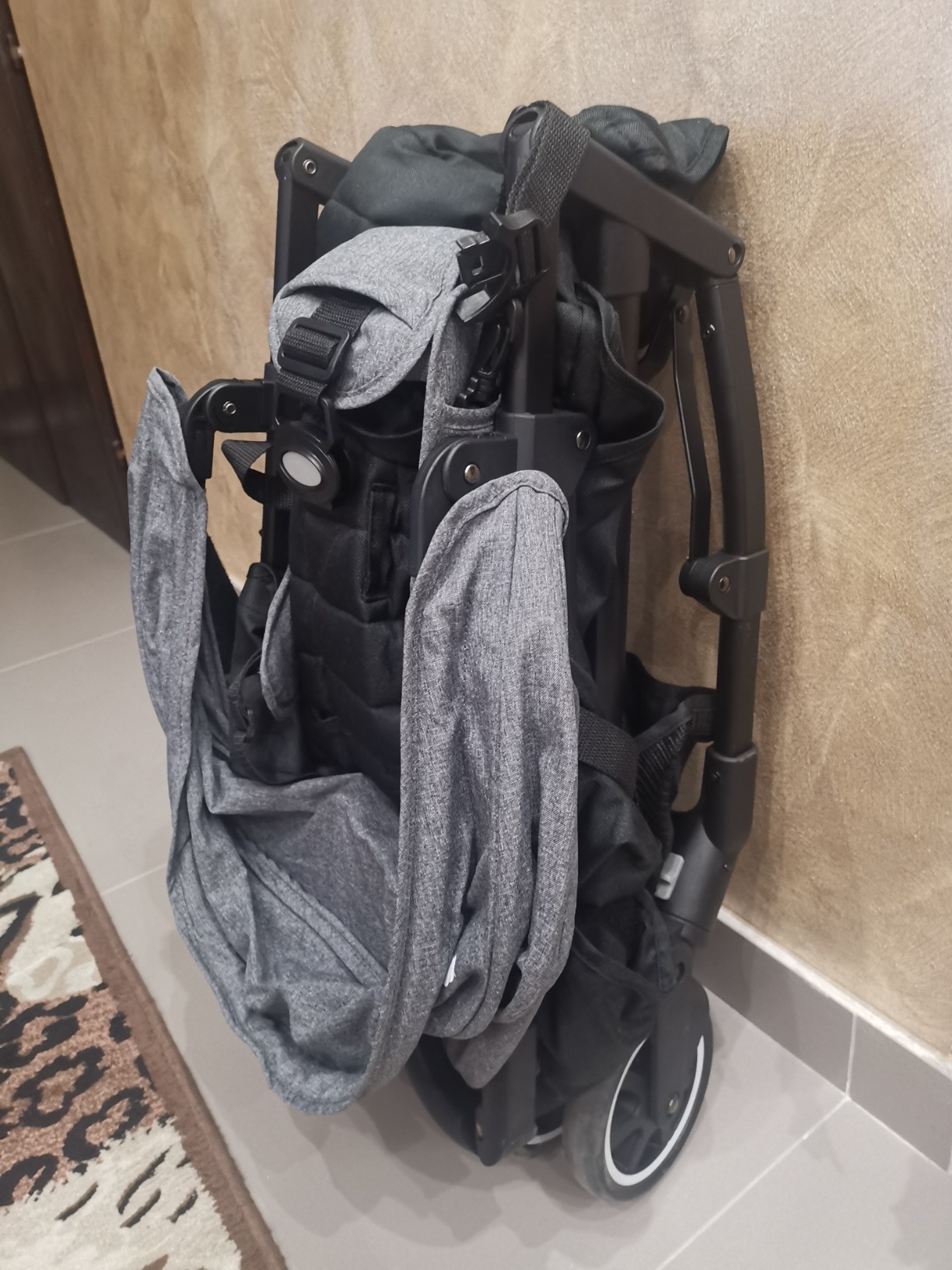 Bebé Confort Teeny 3D passeggino Black Chic ultraleggero